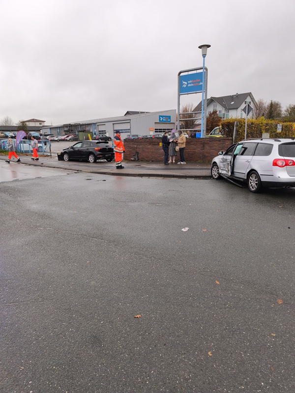 Einsatzfoto H Klemm 1 Y Verkehrsunfall